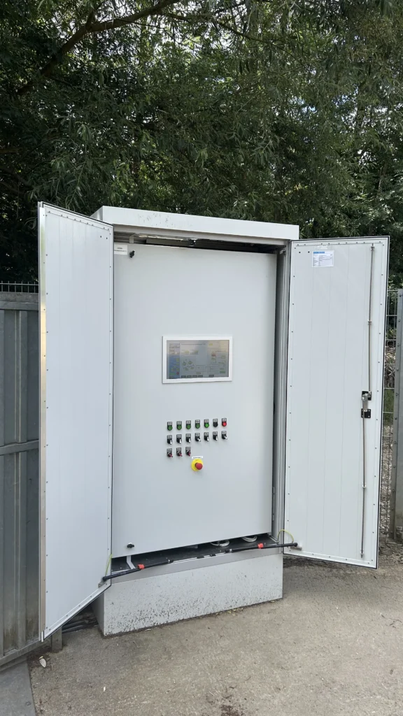 Schaltwarte Synchronisierung mit Hand automatische, pegelgeführte Parallelschaltung für zwei Francis-Turbinen