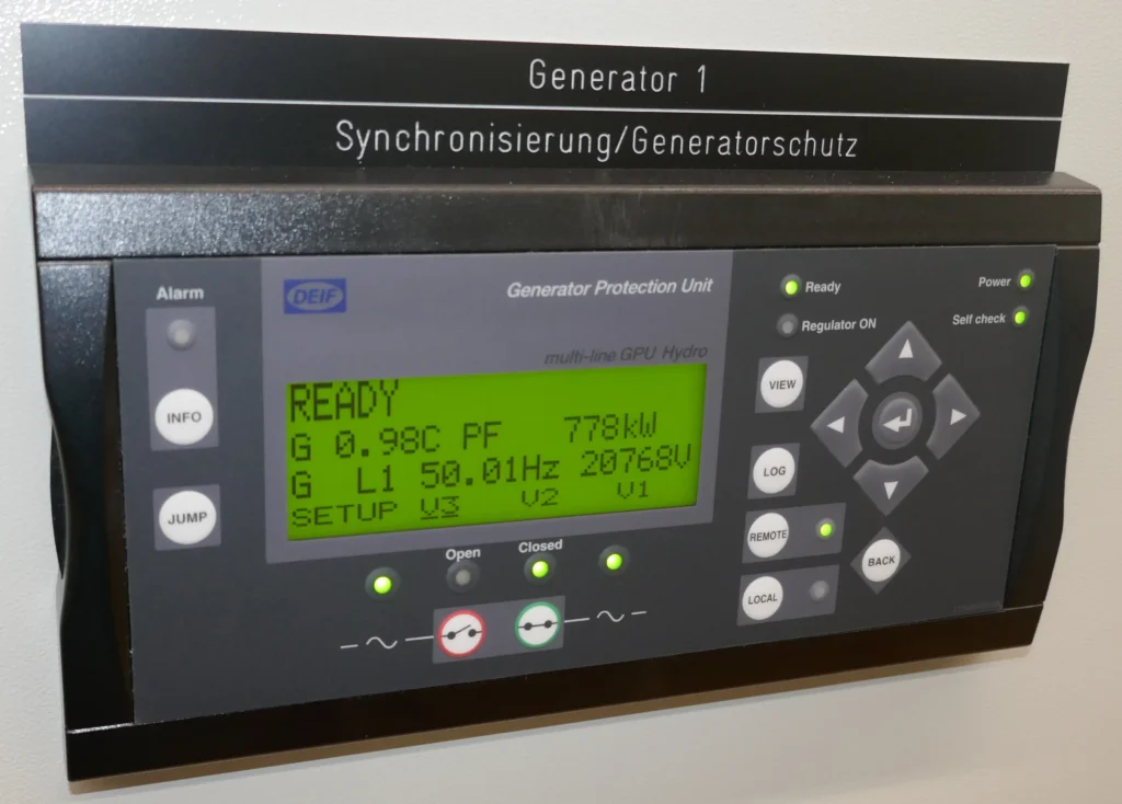 Schaltwarte Synchronisierung mit Hand automatische, pegelgeführte Parallelschaltung für zwei Francis-Turbinen
