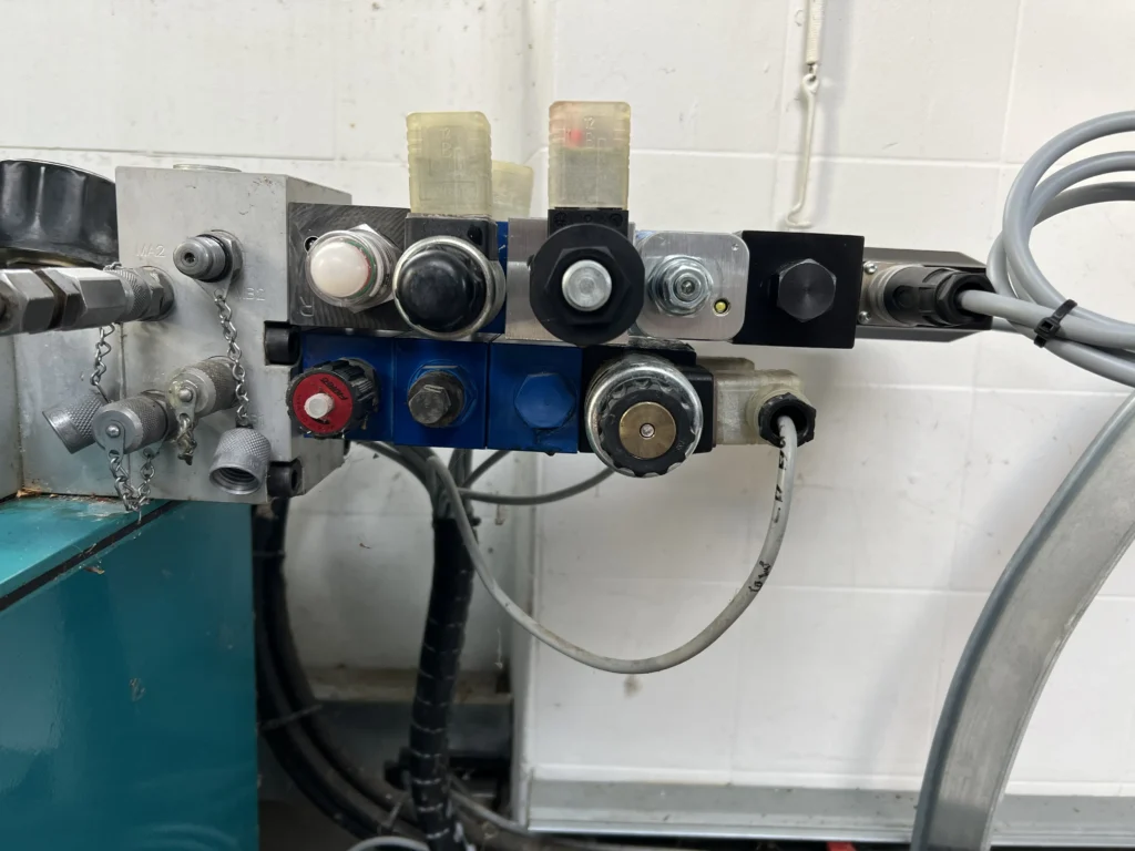 Hydraulik Leitrad Umbau auf Propventil Darstellung umgebauter Schaltventile auf Proportionalventile zur präzisen Synchronisierung bei direkt gekoppelten Turbinen