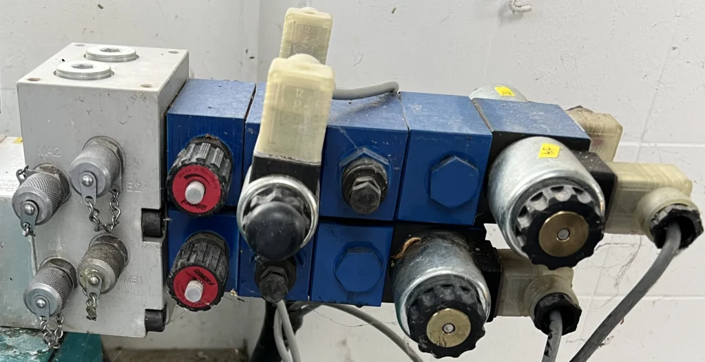 Schaltwarte Synchronisierung mit Hand automatische, pegelgeführte Parallelschaltung für zwei Francis-Turbinen