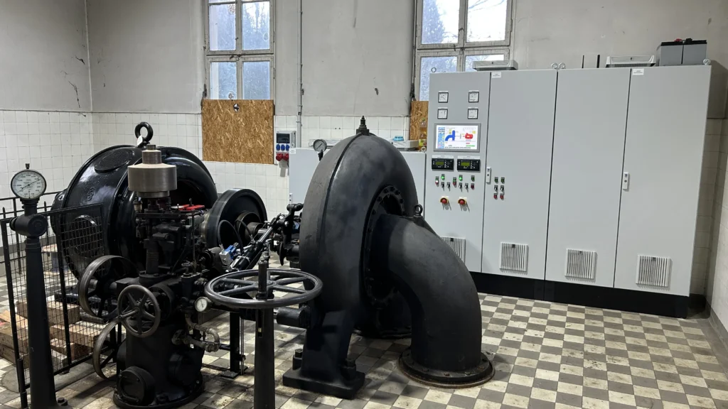 Schaltwarte Synchronisierung mit Hand automatische, pegelgeführte Parallelschaltung für zwei Francis-Turbinen