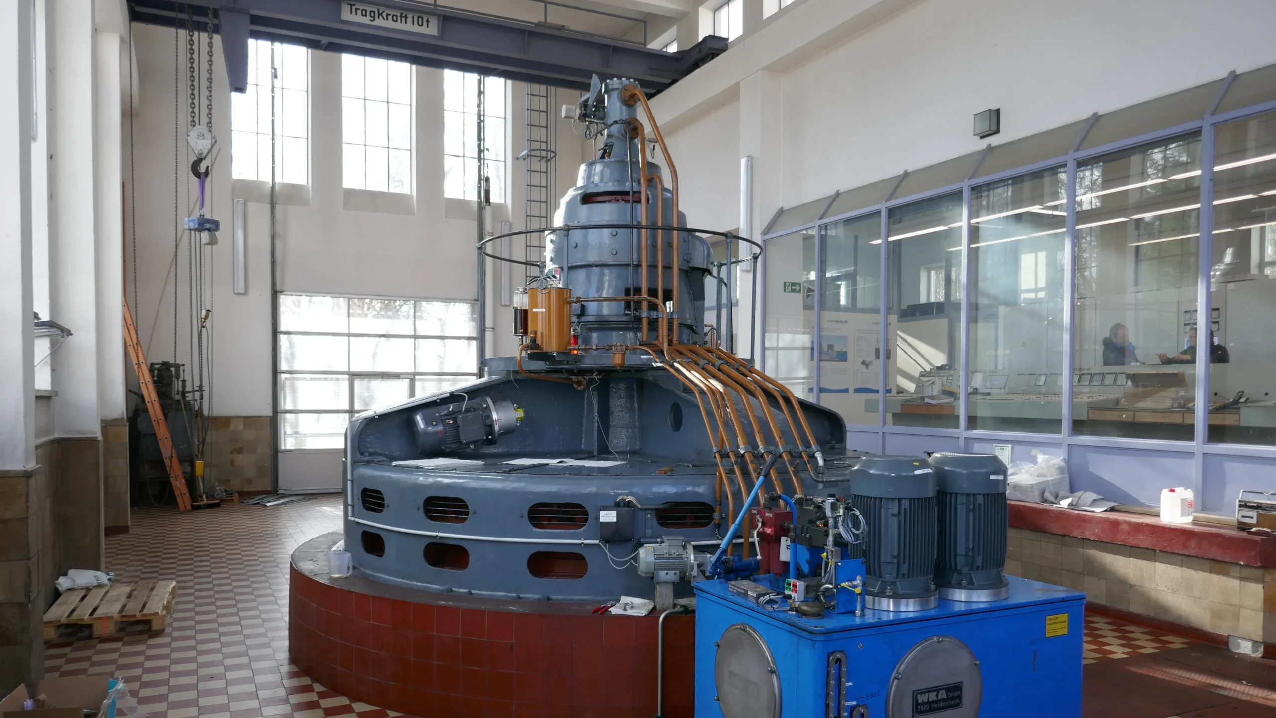 Kaplan-Turbine mit einem 6-kV-Generator und statischer Erregung.