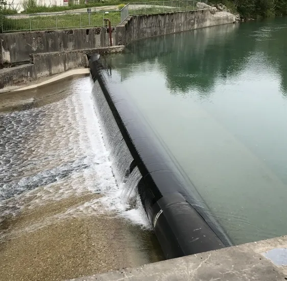 Schlauchwehr luftgefüllt Bilgram~Wasserkraft Luftgefülltes Schlauchwehr in einer Wasserkraftanlage – Projekt von Bilgram Wasserkraft