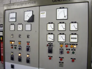 Schaltanlage für Insel- und Netzparallelbetrieb vor Modernisierung 2008